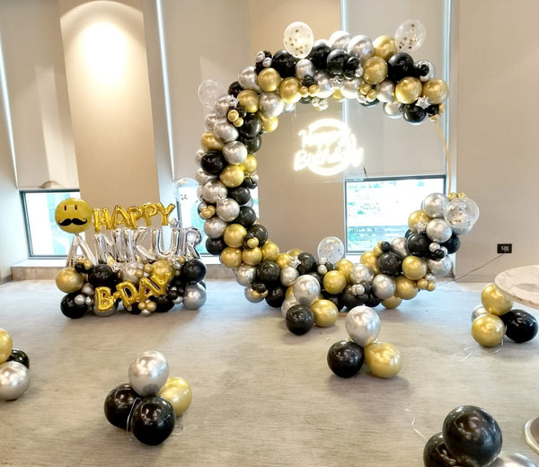 Black & Gold Metallic Birthday Ring Decor